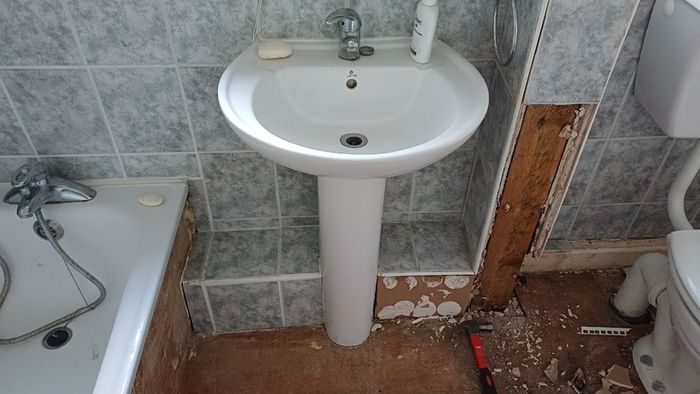 Bathroom suite