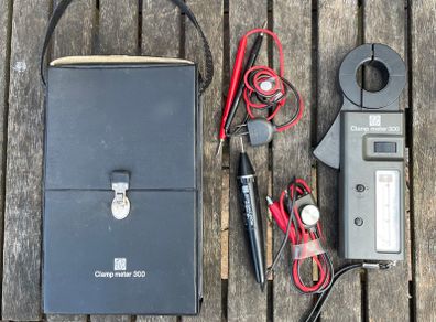 AVO Clamp Meter 300