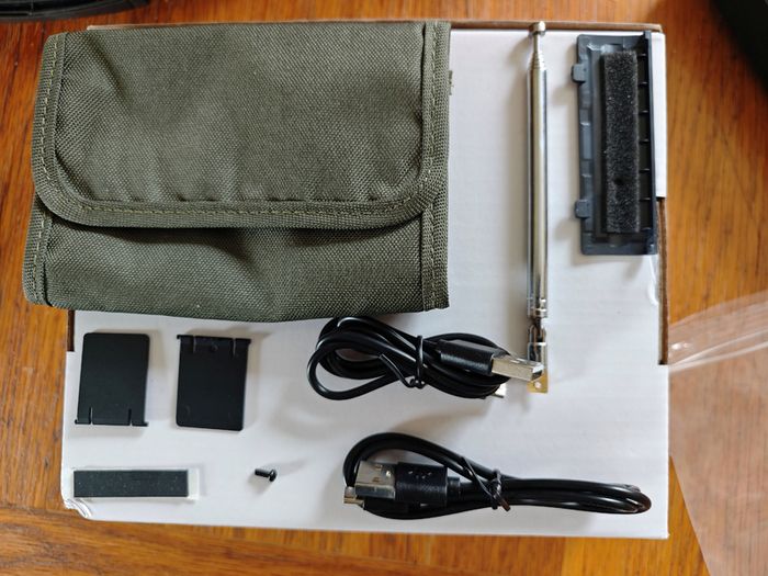 Qodosen DX286 LW/SW/MW/FM Radio and accessories set