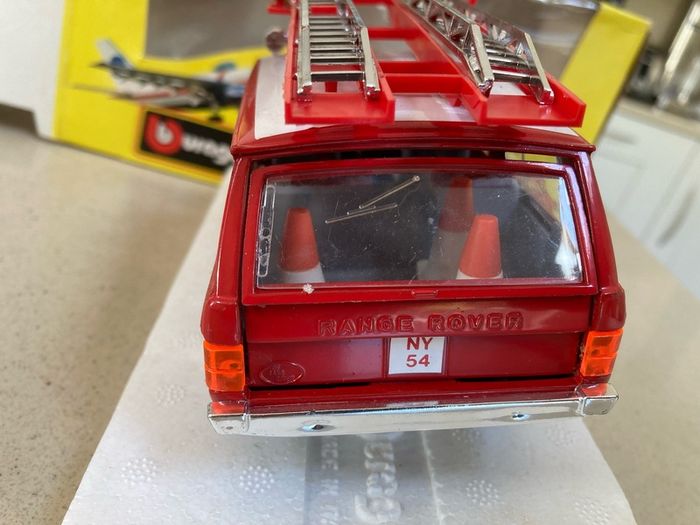 Range Rover NY airport Fire Department 1/24 rare Burago