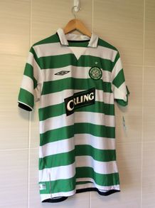 Celtic Jersey. Hand Autographed By Celtic Icon Chris Sutton. Home Jersey. Official Umbro Mens Home Jersey From Season 2004/2005.