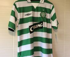 Celtic Jersey. Hand Autographed By Celtic Icon Chris Sutton. Home Jersey. Official Umbro Mens Home Jersey From Season 2004/2005.