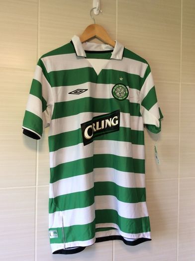 Celtic Jersey. Hand Autographed By Celtic Icon Chris Sutton. Home Jersey. Official Umbro Mens Home Jersey From Season 2004/2005.