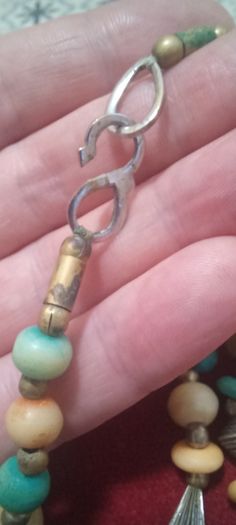 Vintage jewelry is sold individually for 5 to 10 euros