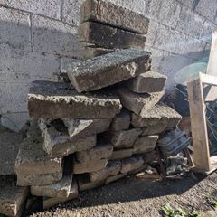 used 4" solid blocks cement bricks (35)