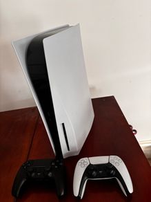 PS5 disk version with two controllers