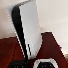 PS5 disk version with two controllers