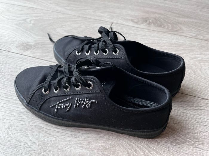 Tommy Hilfiger girl canvas trainers