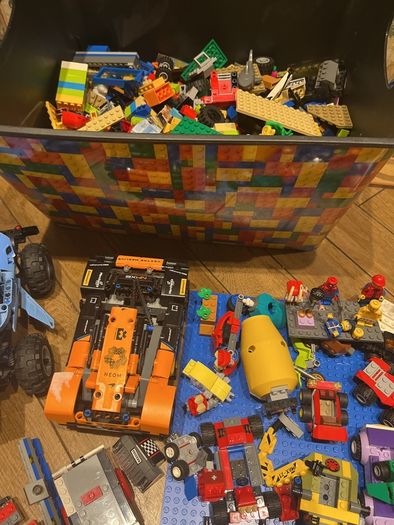 Large box of Varies sets Lego & figures
