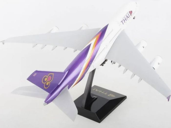 NEW BOXED LARGE Thai Airbus A380 Scale Model Aircraft