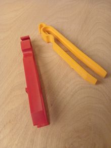 Darkroom print tongs