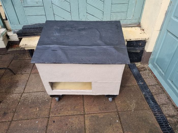 Cat/ dog  house