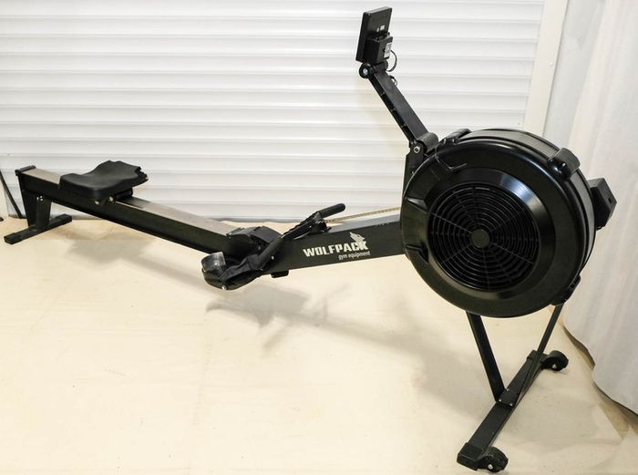 Wolfpack air rowing machine