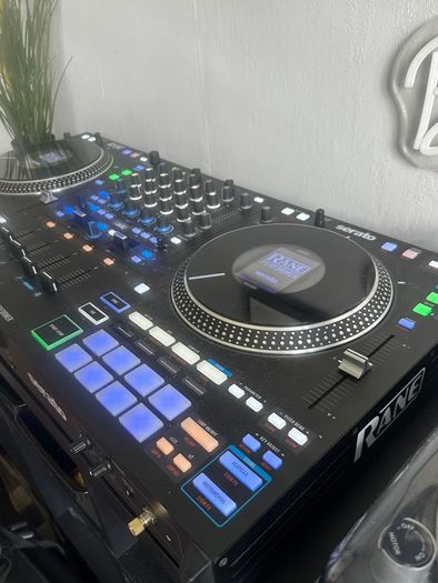Rane Perfomer DJ Controller with case and deck saver