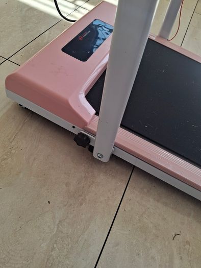 Pink treadmill 1-10km/hr - like new!