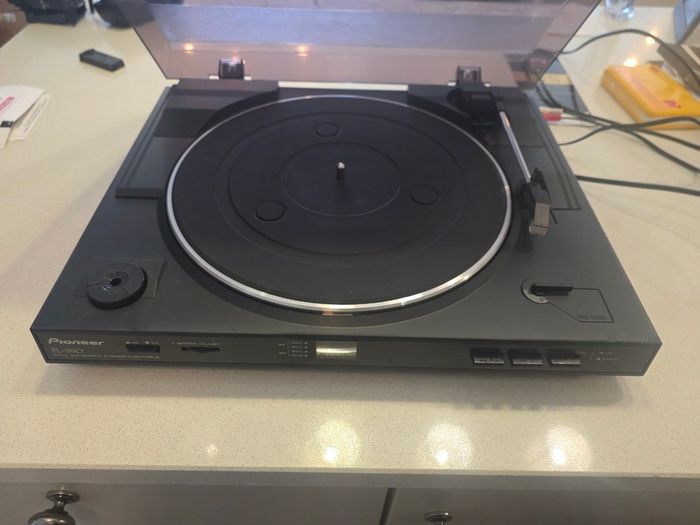 Pioneer PL-990 Fully Automatic Belt-Drive Turntable