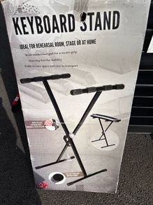 Yamaha Keyboard & stand