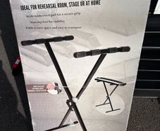 Yamaha Keyboard & stand