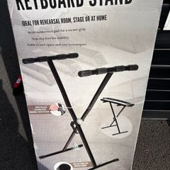 Yamaha Keyboard & stand