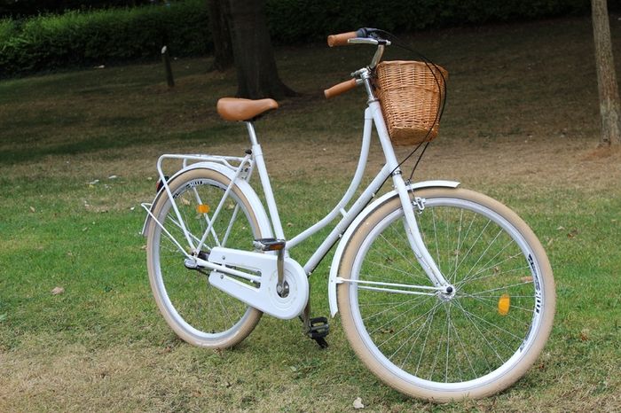 White Vintage Ladies Bike Kenzel Malena 3 Speed Internal Gears Wicker Basket