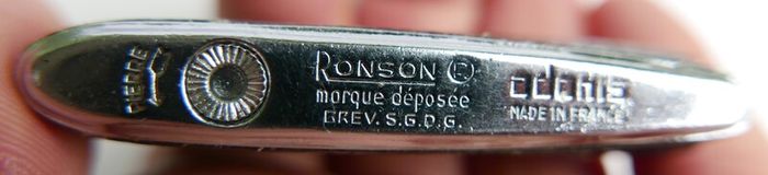 Vintage Ronson Varaflame Leather mid-60s