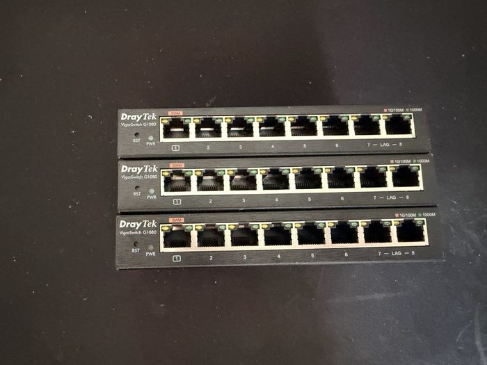 DrayTek VigorSwitch G1080  8 Port Gigabit Smart Switch