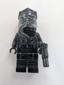 100% Lego Star Wars Minifigures - First Order Tie Pilot 75272 (3 lines helmet) sw0902