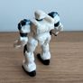 5 plastic action figures Image 3