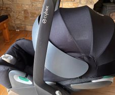 Cybex Z2 car seat and Isofix base