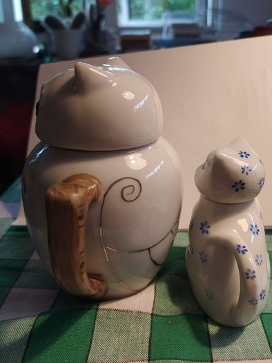 Vintage Chinese Owl & Pussycat, teapot & creamer