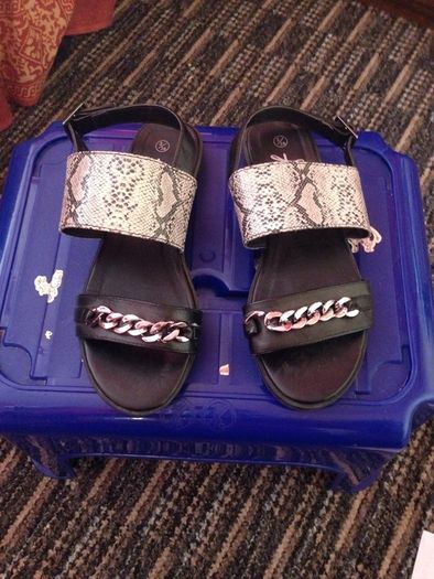 girls sandals