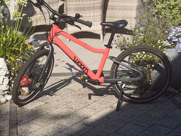 woom 20" coral bike