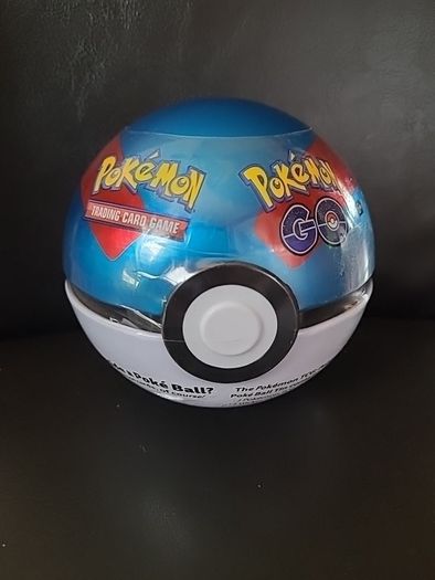 Pokemon tcg Pokeball tin