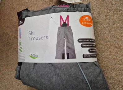 Waterproof and windproof ski trousers