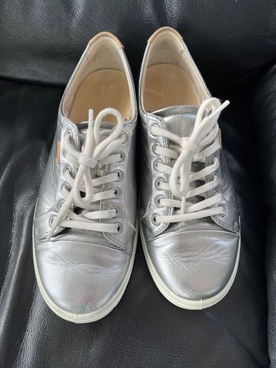 ECCO LEATHER SHOES. Ladies. EU 39 UK 6.   Colour Muted Aluminium Silver. Total comfort. 120 euro new. In very good lightly used condition.
