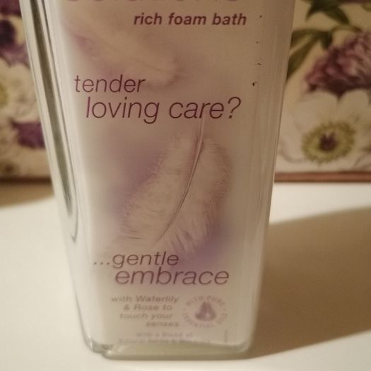 Radox Solutions Gentle Embrace rich foam bath