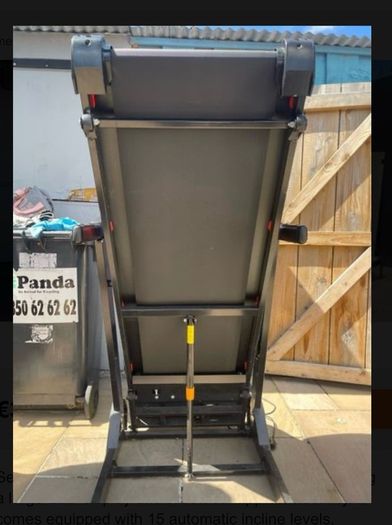 T3000 Large LED display Foldable Motorised Treadmill (with Bluetooth app) with 15 auto incline level Selling a T3000 Foldable