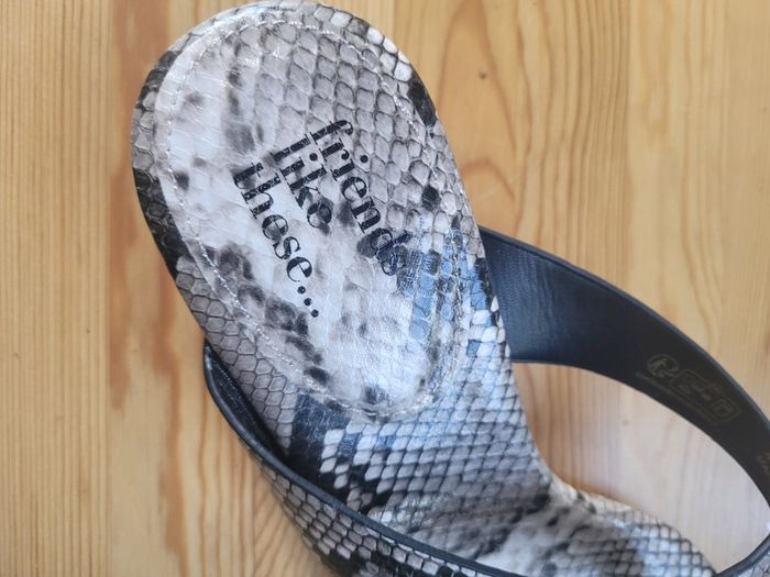 Sandals Snakeskin Size 6