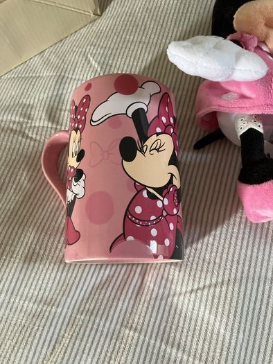 Disney store Minnie Mouse mug and plush