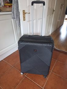 Medium suitcase