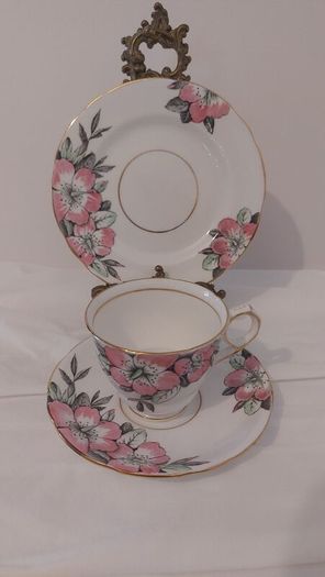 Fabulous Vintage Rare Patterned Royal Stafford Bone China Hand-Painted and Hand-Gilded Trio in a Stunning Pink Hibiscus Pattern, Pattern number 8239, Mint/Cabinet Condition
