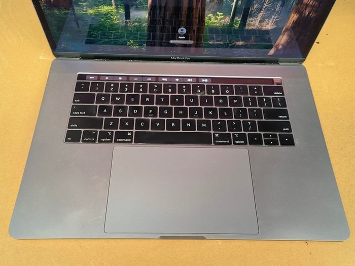 2018 Touch Bar Apple MacBook Pro 15" Retina A1990 2.2GHz i7 16GB 500GB Space Grey (Battery Cycle: 607)