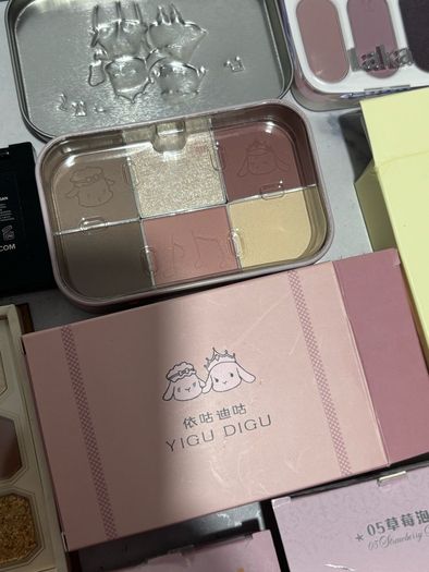Mixed viral Korean makeup including flower knows
