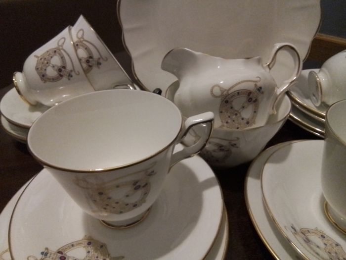 Royal Tara " Brooch" 21 Piece Teaset