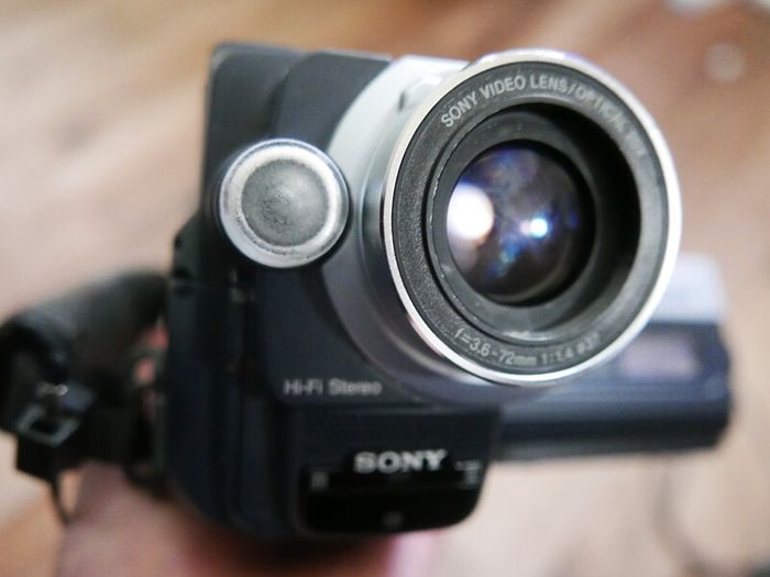 Sony Digital Handycam DCR-TRV140E PAL - Digital 8 Camcorder