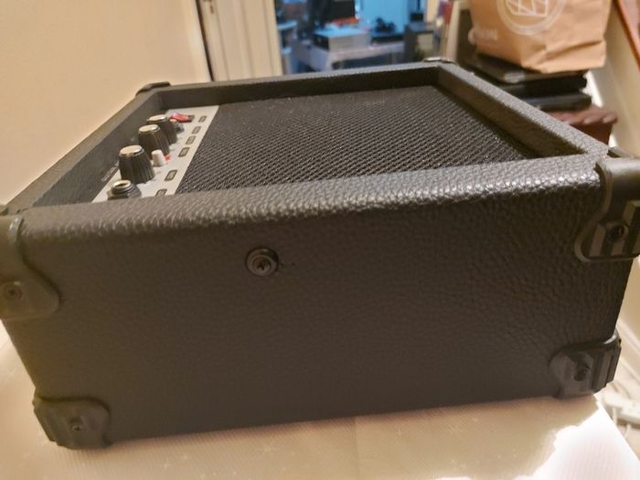 Rocktile Electric Guitar and AMP, in new condition