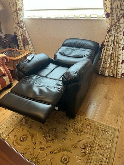 Lift stand recliner chair