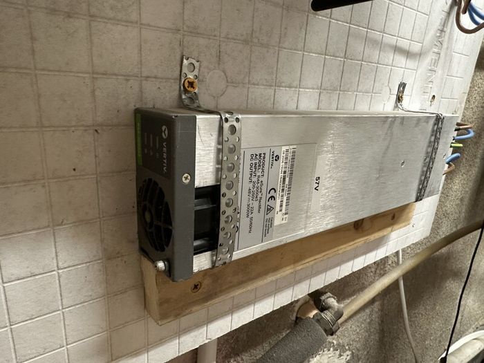 Emerson R48 3000W (57V output) Rectifier + Busbars