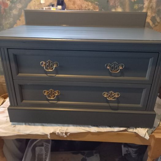Chest of drawers