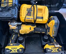 dewalt 3 piece kit with 3 batteries